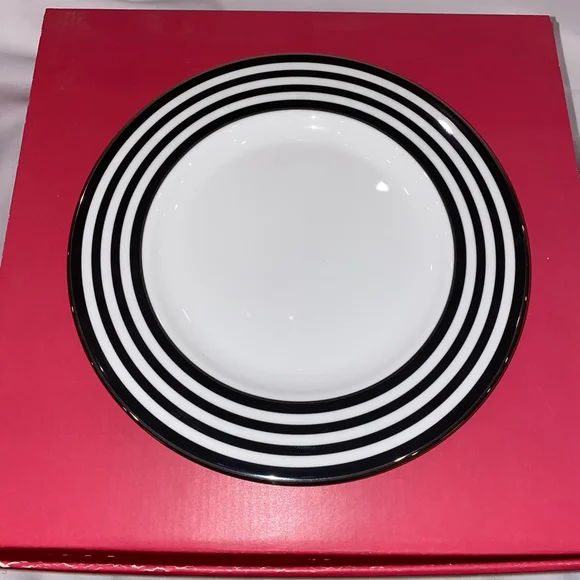 (3 Place Settings) Kate Spade New York Parker Place 5 Piece China Place Serving - Picture 5 of 16